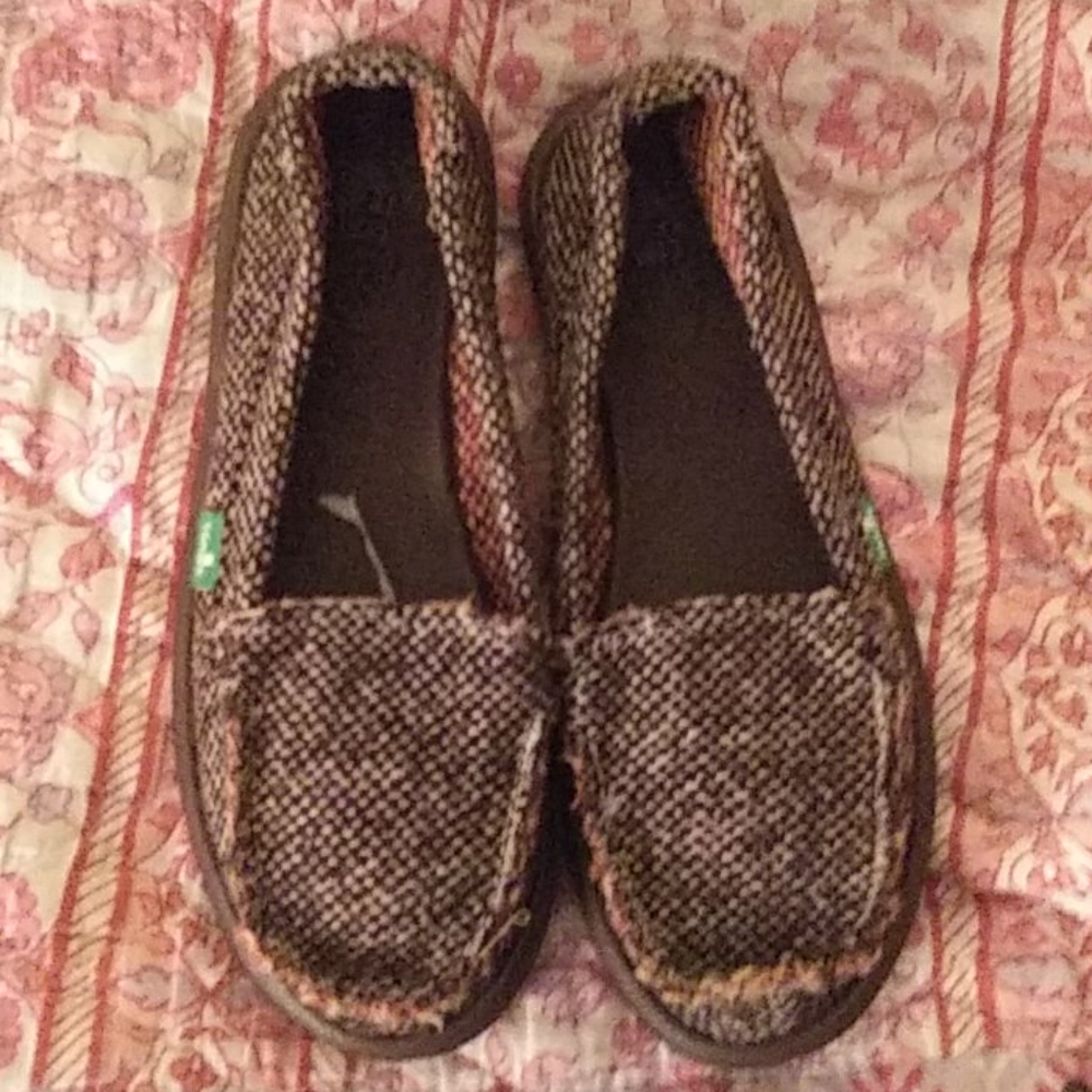 Sanuk 6